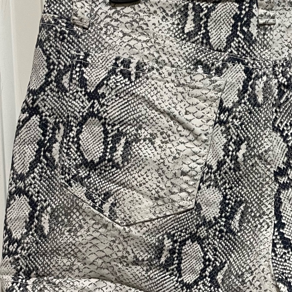❤️🔥 Fire! Python Print Womens Sz 11 3” Snakeskin Y2K Stretch Animal Print Short - Picture 6 of 11